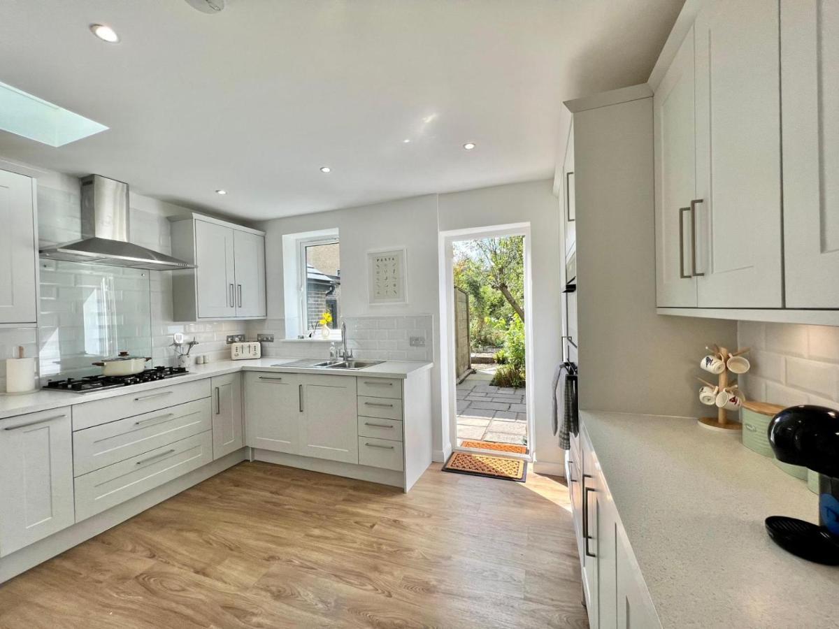 Family Home In Hampshire - Sleeps Up To 9 People With 3 Parking Spaces Winchester Exterior foto